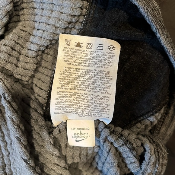 Nike ThermaFit Dri-Fit Long Sleeve Running Top - Picture 8 of 10